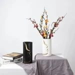 Vase avec visage stylisé, design contemporain