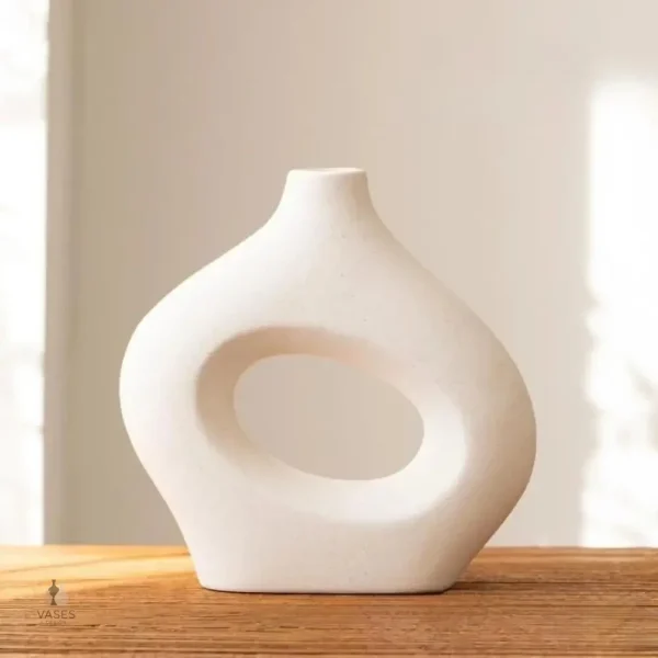Vase artistique avec herbes de pampa stylisées