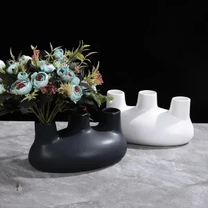 Vase moderne avec plusieurs trous pour fleurs