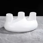 Vase stylé avec plusieurs trous, idéal pour compositions florales