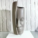 Vase en forme de visage, design contemporain