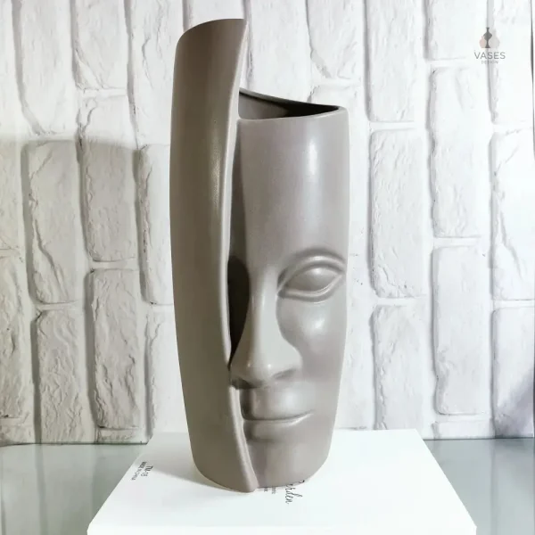 Vase en forme de visage, design contemporain