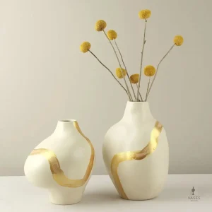Vase en céramique de couleur beige