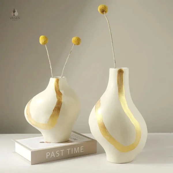 Beau vase en céramique beige