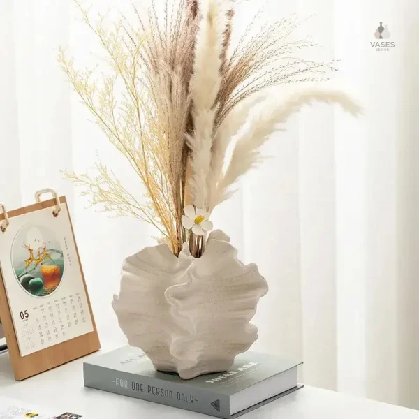 Vase décoratif beige pour fleurs séchées
