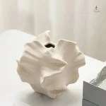 Vase beige minimaliste pour intérieur moderne