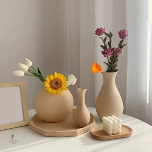 Vase blanc moderne en bois