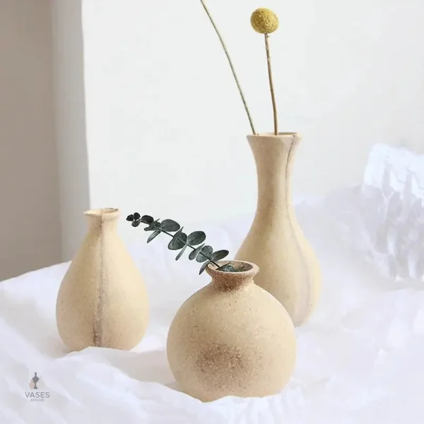 Vase en bois blanc minimaliste
