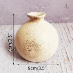 Vase blanc avec finition en bois