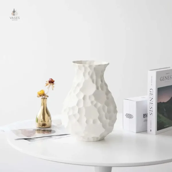Vase élégant en céramique blanche