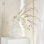 Objet décoratif minimaliste blanc