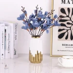 Vase blanc luxueux orné de dorures