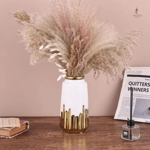 Vase chic blanc doré pour centre de table