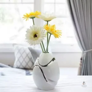 Vase moderne blanc et argent pour embellir votre espace
