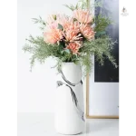 Vase contemporain en blanc et argent pour décoration