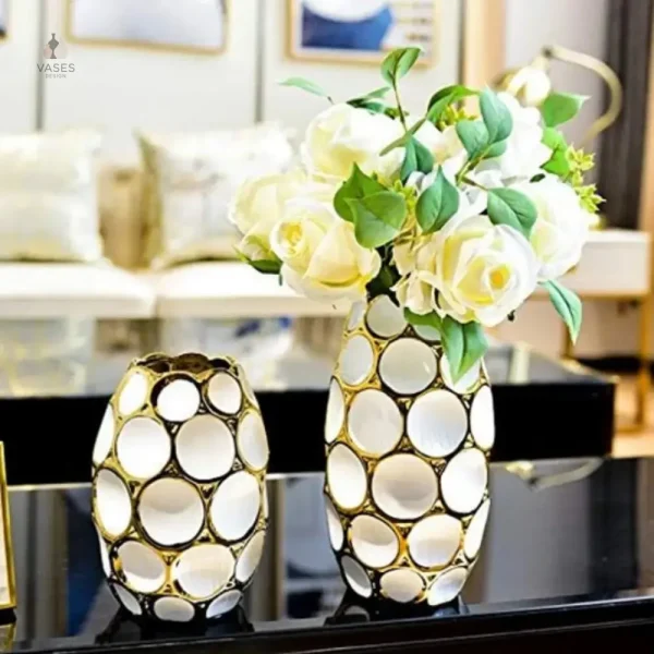 Vase blanc et doré élégant pour décoration intérieure