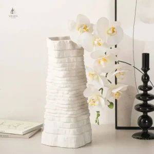 Vase blanc minimaliste, idéal pour fleurs fraîches ou sèches