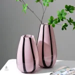 Vase contemporain blanc et noir pour intérieur