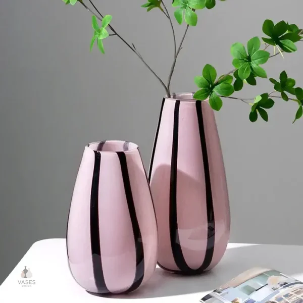 Vase contemporain blanc et noir pour intérieur