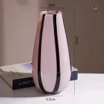 Vase stylé noir et blanc pour fleurs