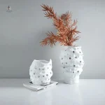 Vase blanc original au design unique