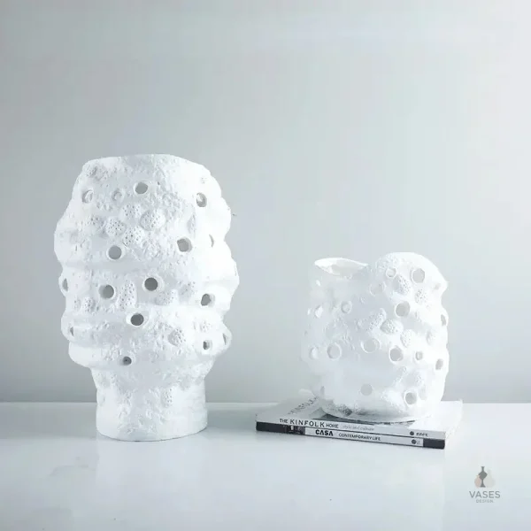 Vase blanc contemporain pour intérieur stylé