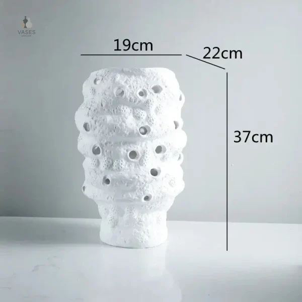 Vase blanc tendance, élément décoratif polyvalent