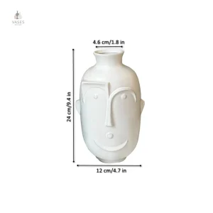 Vase blanc au design artistique, idéal pour fleurs ou décoration
