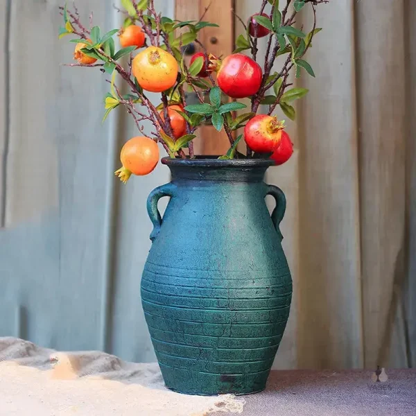 Vase décoratif bleu canard, parfait pour embellir un espace