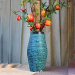 Vase en teinte bleu canard, ajout de couleur et style