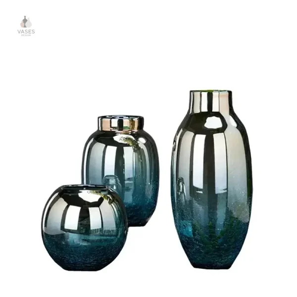 Vase bleu en verre artisanal