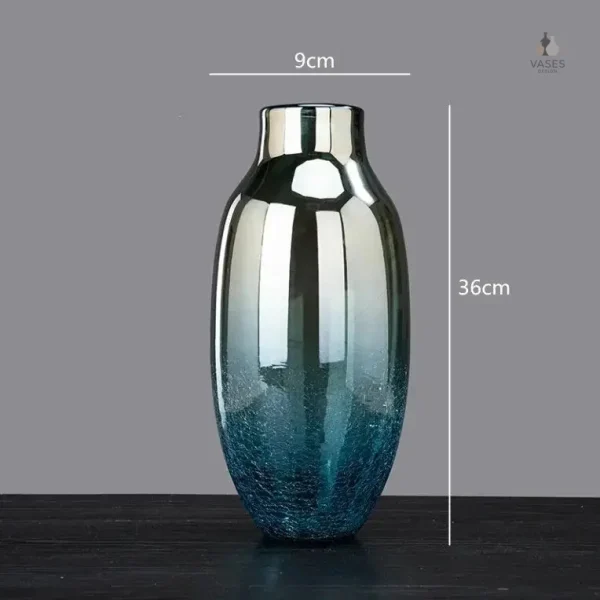 Vase en verre bleu contemporain