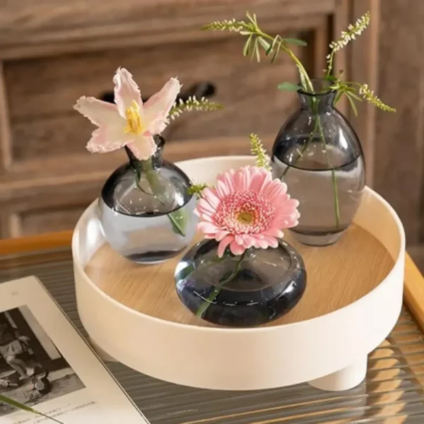 Vase en verre bleu idéal pour embellir votre espace