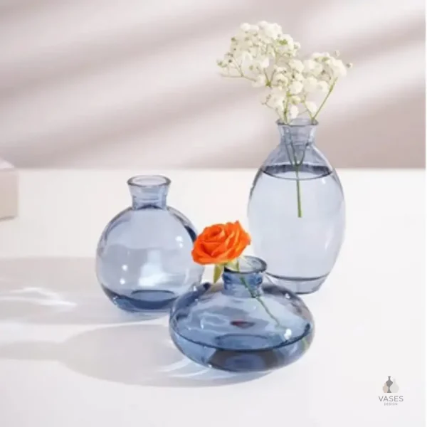 Vase en verre clair de couleur bleue pour style unique