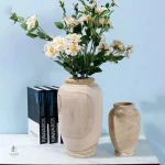 Vase en bois sculpté, design moderne