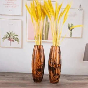 Vase en bois sculpté élégant