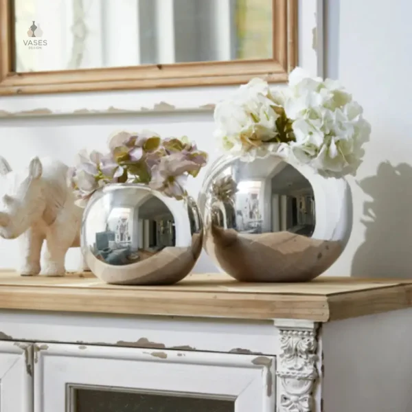 Vase boule argenté élégant pour décoration intérieure