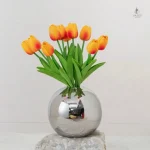 Vase arrondi en métal argenté, style moderne