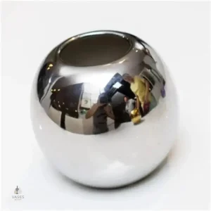 Vase en forme de boule, finition argentée brillante