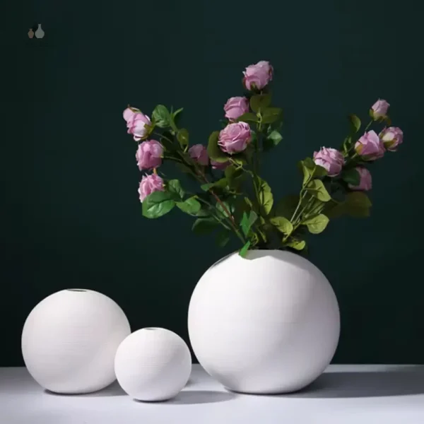 Vase boule blanc en céramique élégante