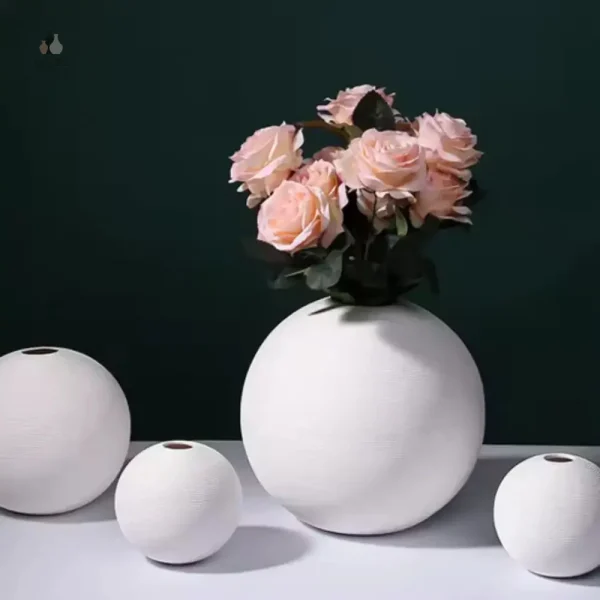 Vase en forme de boule, couleur blanche