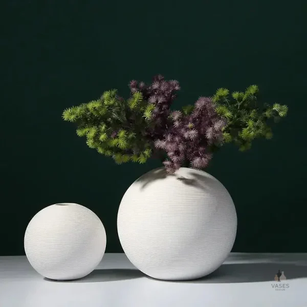 Vase décoratif boule, finition blanche