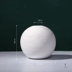 Vase boule en céramique, style épuré
