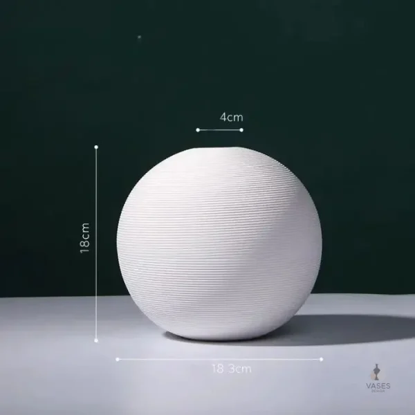 Vase boule en céramique, style épuré