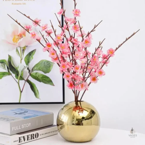 Vase boule doré, accessoire de style
