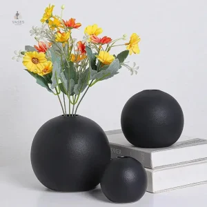 Vase boule noir élégant pour décoration intérieure