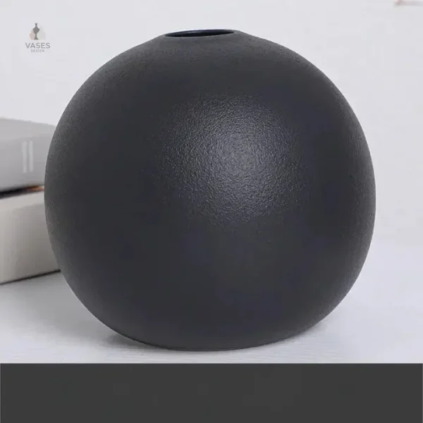 Vase noir polyvalent pour fleurs et plantes