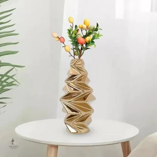 Vase brillant aux lignes épurées