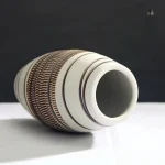 Vase céramique doux, teinte beige neutre