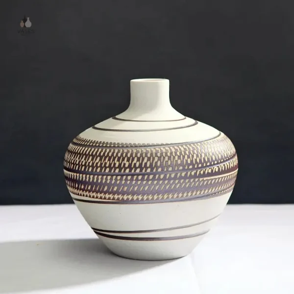 Vase en céramique beige pour fleurs